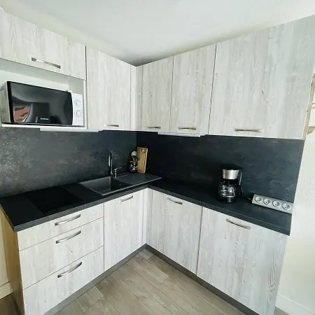 Renove En Rez-de-jardin, Terrasse Et A 3 Min A Pied - Fr-1-723-99 Apartment
