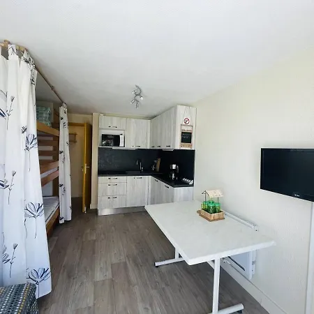 Renove En Rez-de-jardin, Terrasse Et A 3 Min A Pied - Fr-1-723-99 *