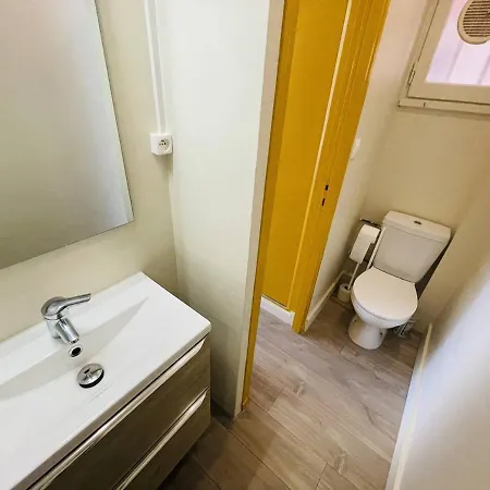Renove En Rez-de-jardin, Terrasse Et A 3 Min A Pied - Fr-1-723-99 아파트 아그