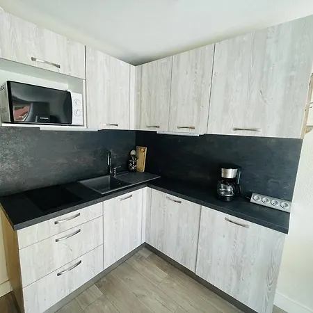 Renove En Rez-de-jardin, Terrasse Et A 3 Min A Pied - Fr-1-723-99 *